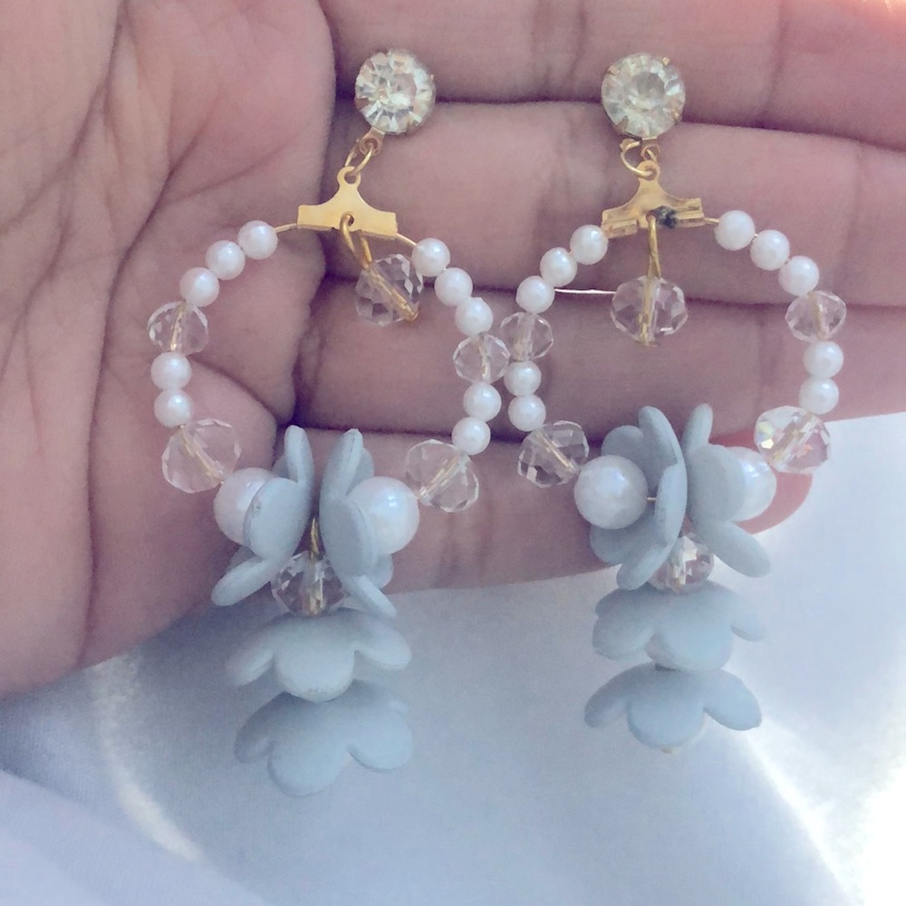 Women vintage earrings silver Gray
